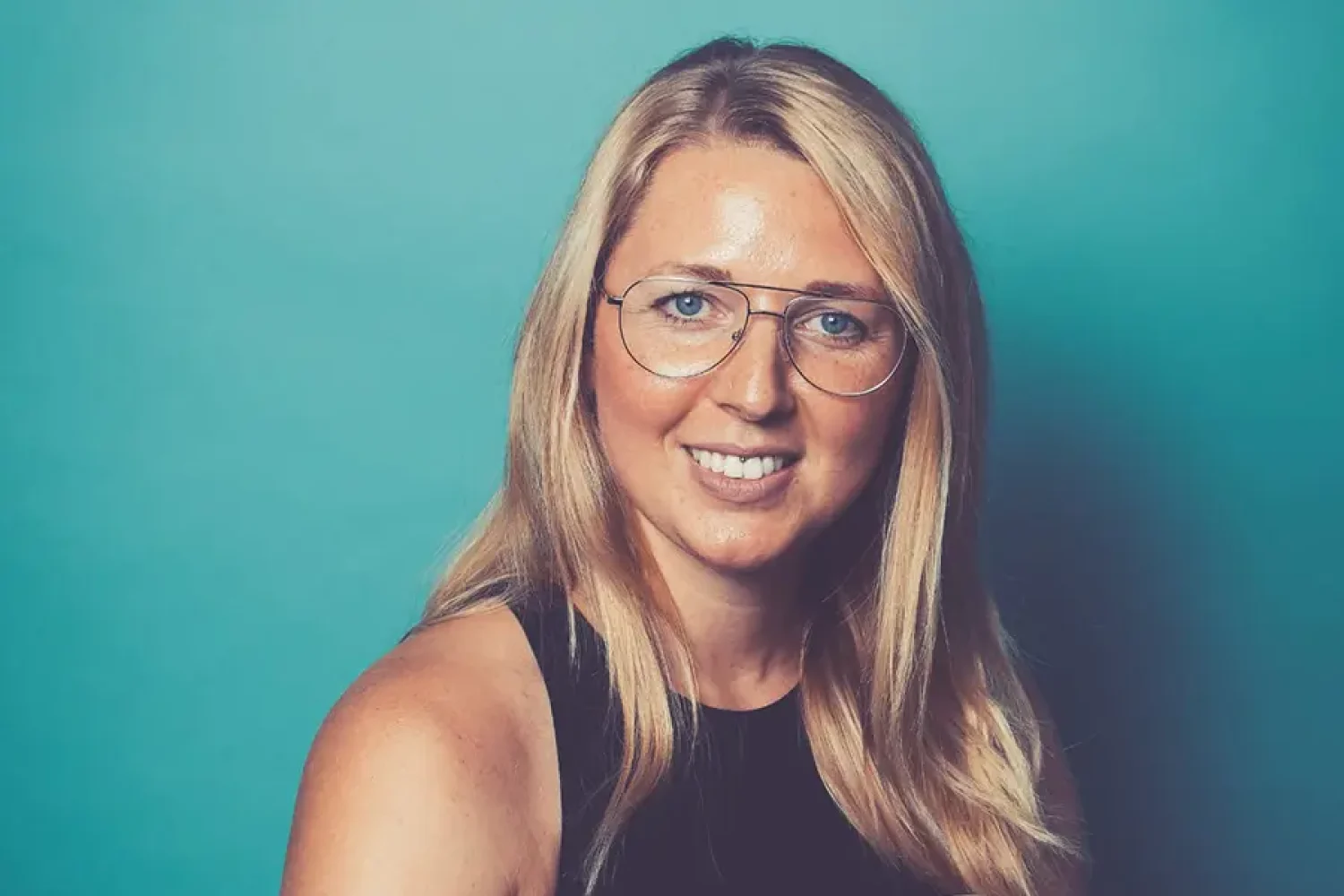 <p style="font-size:16px"><b>ANDREA WESTER | Projektassistentin</b></br><a href="mailto:andrea.wester@iventos.de">andrea.wester@iventos.de</a></p>